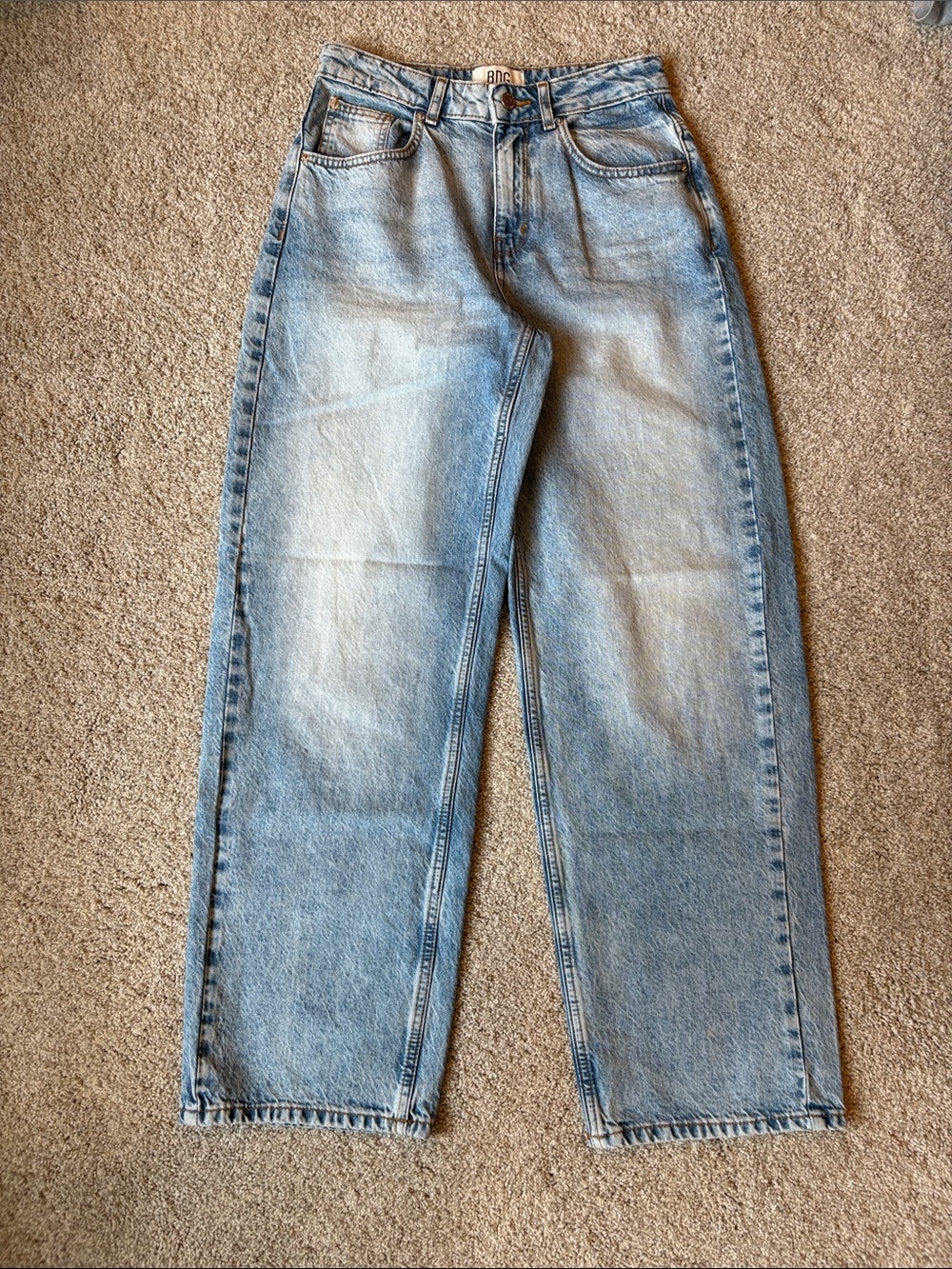 BDG urban outfitter Light Wash Relaxed Straight Jeans size 27